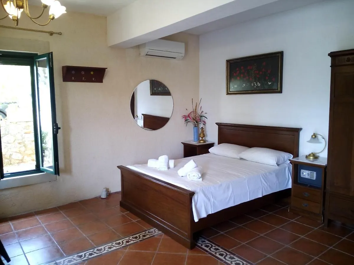 Polytropon Studio Ground Floor Kastron  Apartment Kastron (Kefalonia)