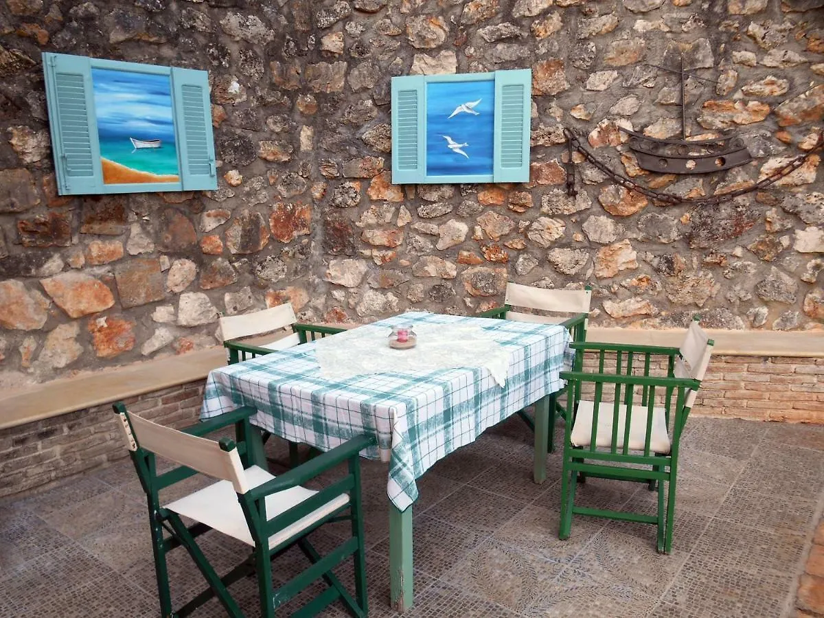 Polytropon Studio Ground Floor Kastron  Apartment Kastron (Kefalonia)